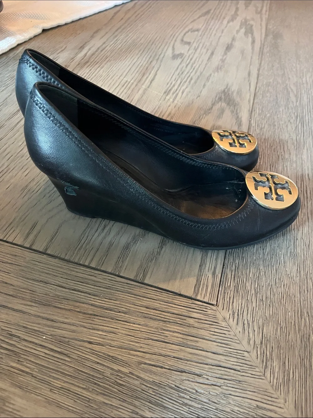 Tory Burch Black Leather Wedges with Gold Logo Medallions - Picture 4 of 8